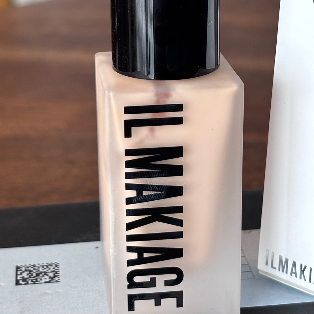 IL Makiage woke up like this foundation 10